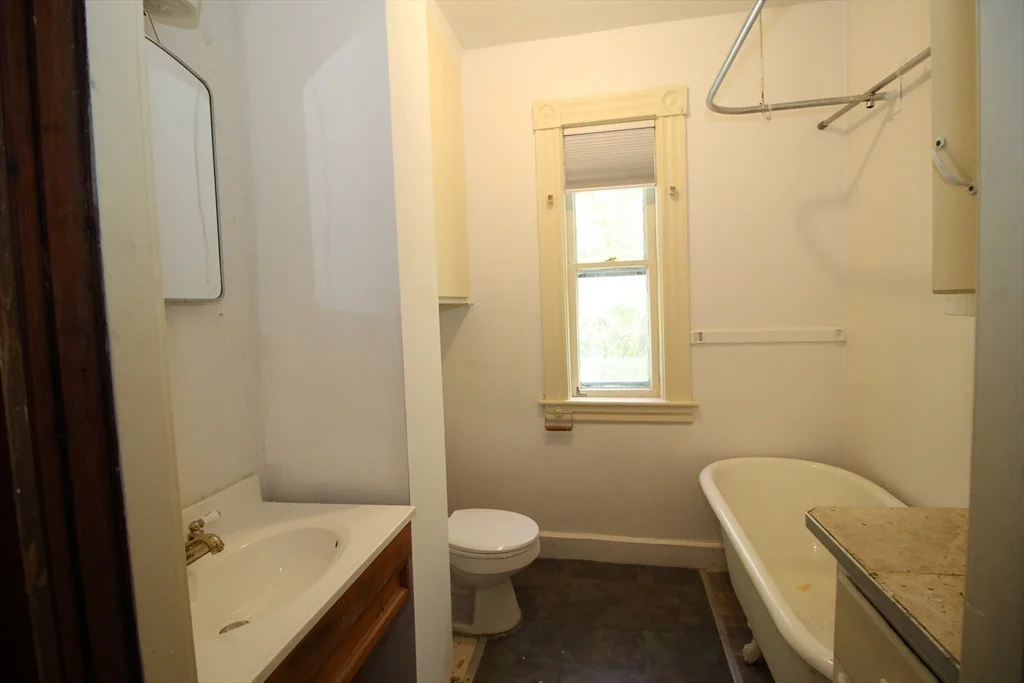 2 bed, 1 bath apartment for rent at 71 Ash Unit 1, Gardner — photo 8 of 13