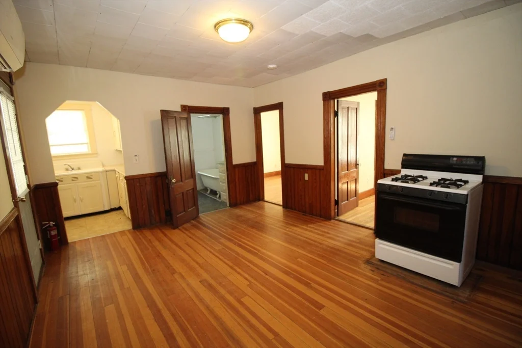 2 bed, 1 bath apartment for rent at 71 Ash Unit 1, Gardner — photo 3 of 13