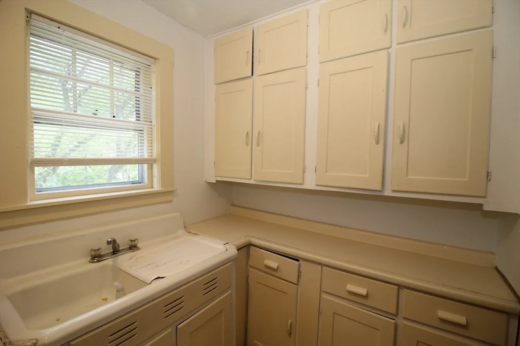 2 bed, 1 bath apartment for rent at 71 Ash Unit 1, Gardner — photo 7 of 13