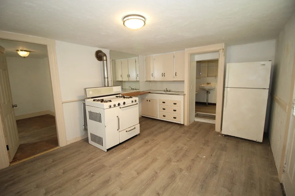 1 bed, 1 bath apartment for rent at 71 Ash Unit G, Gardner — photo 4 of 9