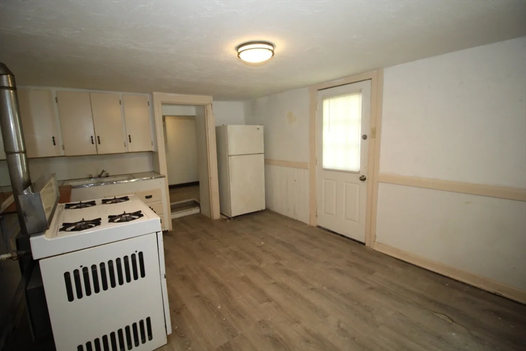 1 bed, 1 bath apartment for rent at 71 Ash Unit G, Gardner — photo 6 of 9
