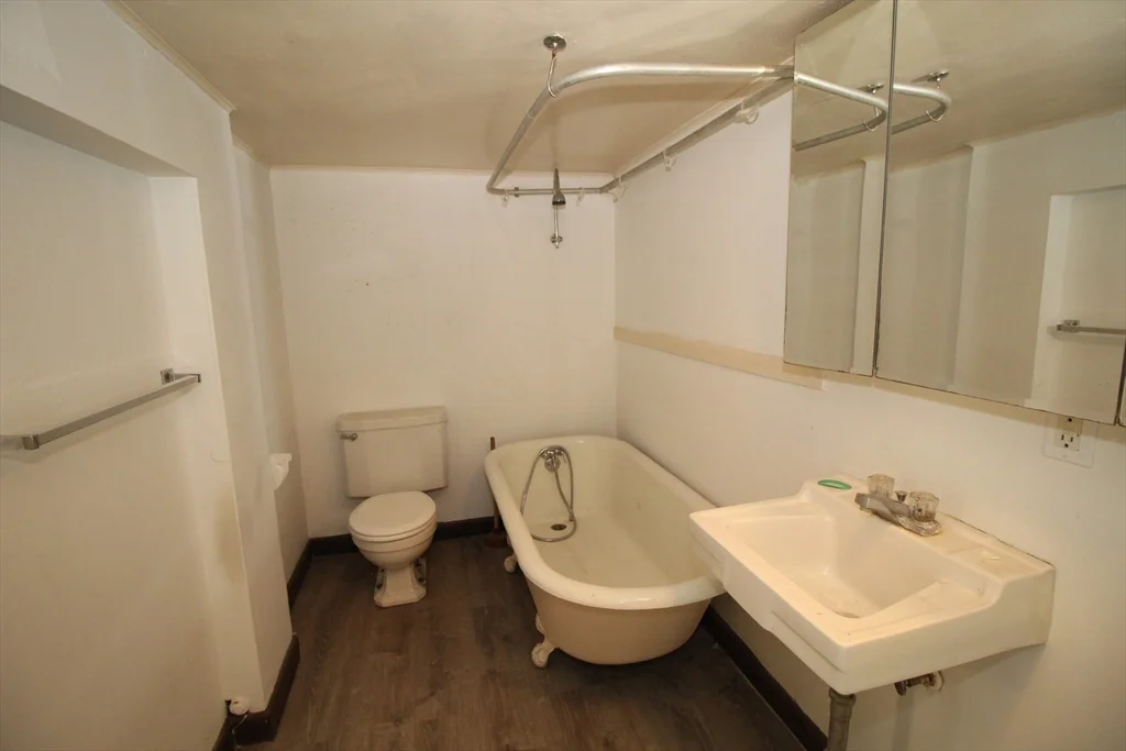 1 bed, 1 bath apartment for rent at 71 Ash Unit G, Gardner — photo 8 of 9