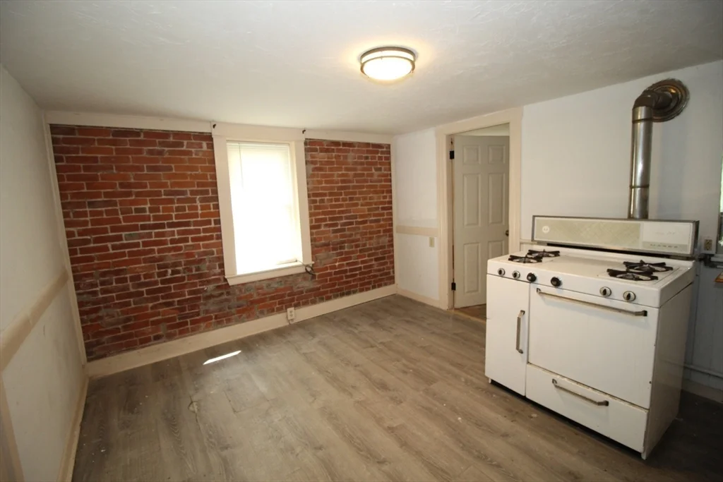 1 bed, 1 bath apartment for rent at 71 Ash Unit G, Gardner — photo 5 of 9