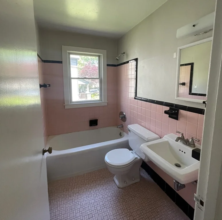 2 bed, 1 bath apartment for rent at 71 Blake St Unit 71, Newtonville — photo 9 of 13