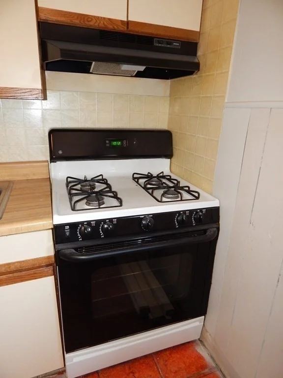 1 bed, 1 bath apartment for rent at 71 Chapel St Unit 3, Shirley — photo 5 of 11