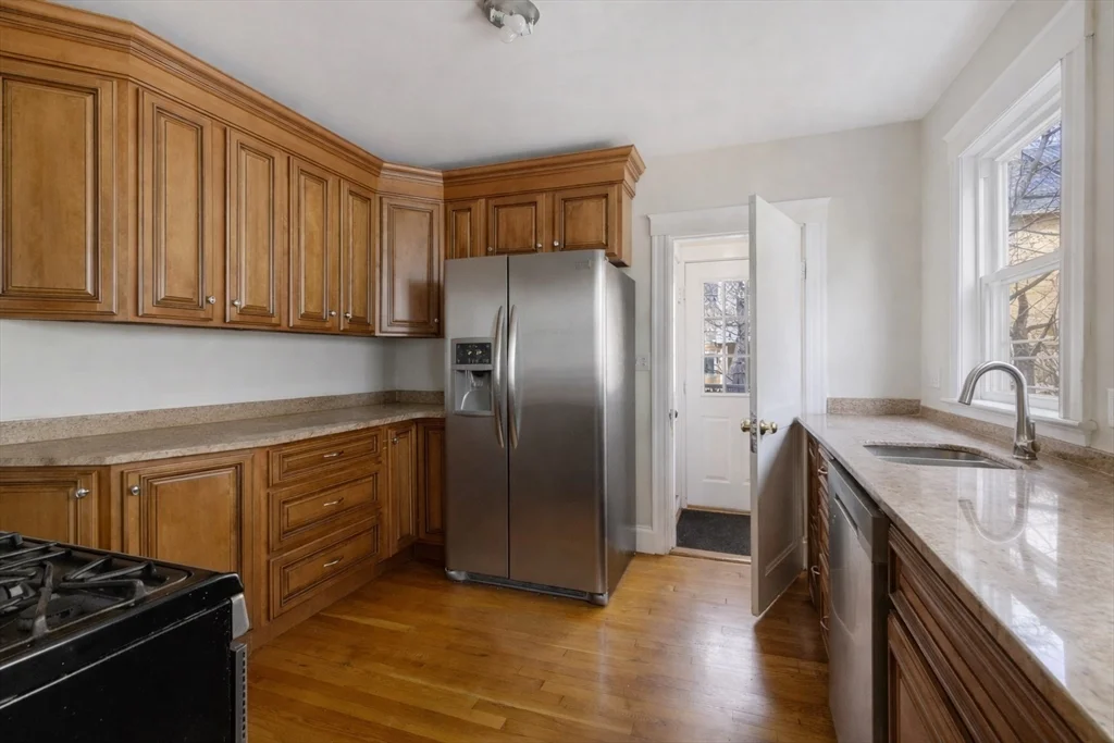 2 bed, 1 bath apartment for rent at 71 Chilton St Unit 1, West Cambridge — photo 5 of 16