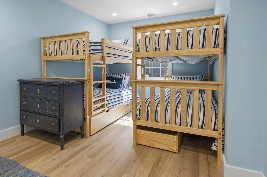 5 bed, 4+ bath apartment for rent at 71 Cliff Rd, Nantucket — photo 13 of 20