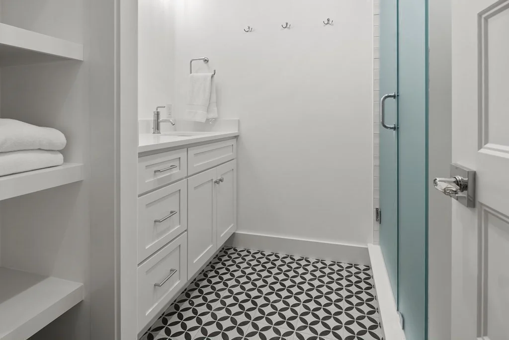 5 bed, 4+ bath apartment for rent at 71 Cliff Rd, Nantucket — photo 14 of 20