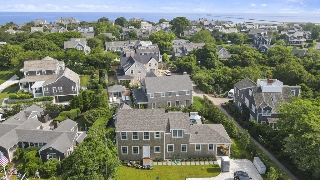5 bed, 4+ bath apartment for rent at 71 Cliff Rd, Nantucket — photo 2 of 20