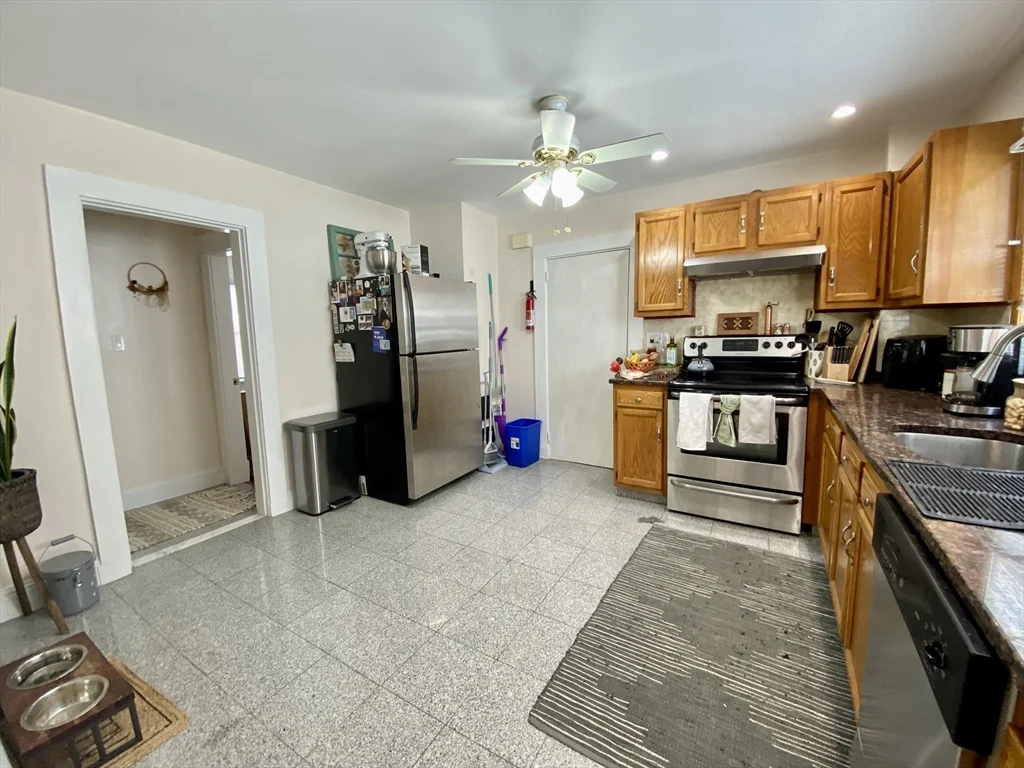 2 bed, 1 bath apartment for rent at 71 Edenfield Ave Unit 1, Watertown — photo 7 of 18