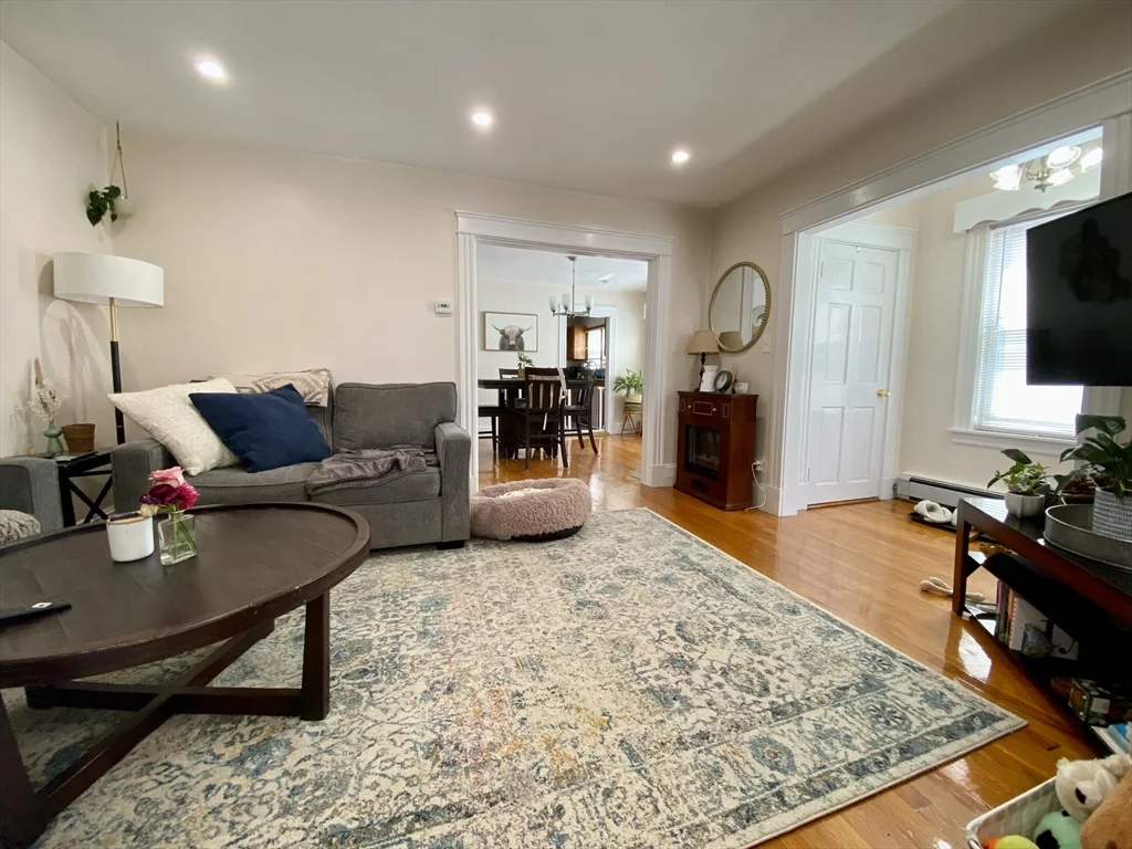 2 bed, 1 bath apartment for rent at 71 Edenfield Ave Unit 1, Watertown — photo 4 of 18
