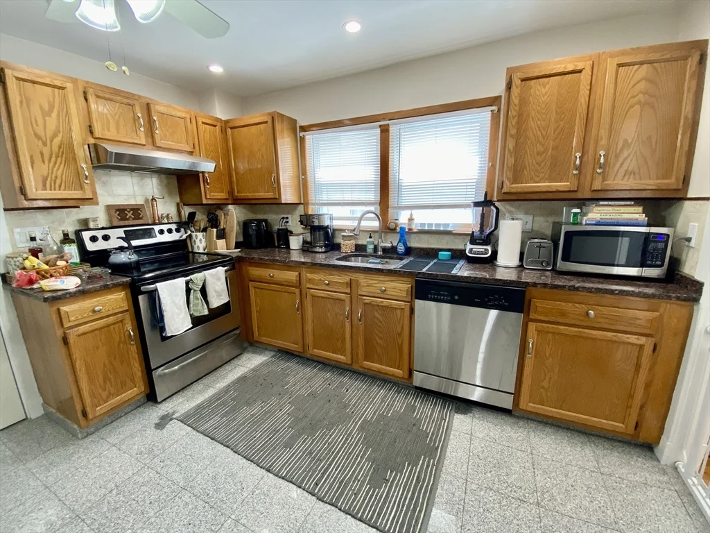 2 bed, 1 bath apartment for rent at 71 Edenfield Ave Unit 1, Watertown — photo 8 of 18