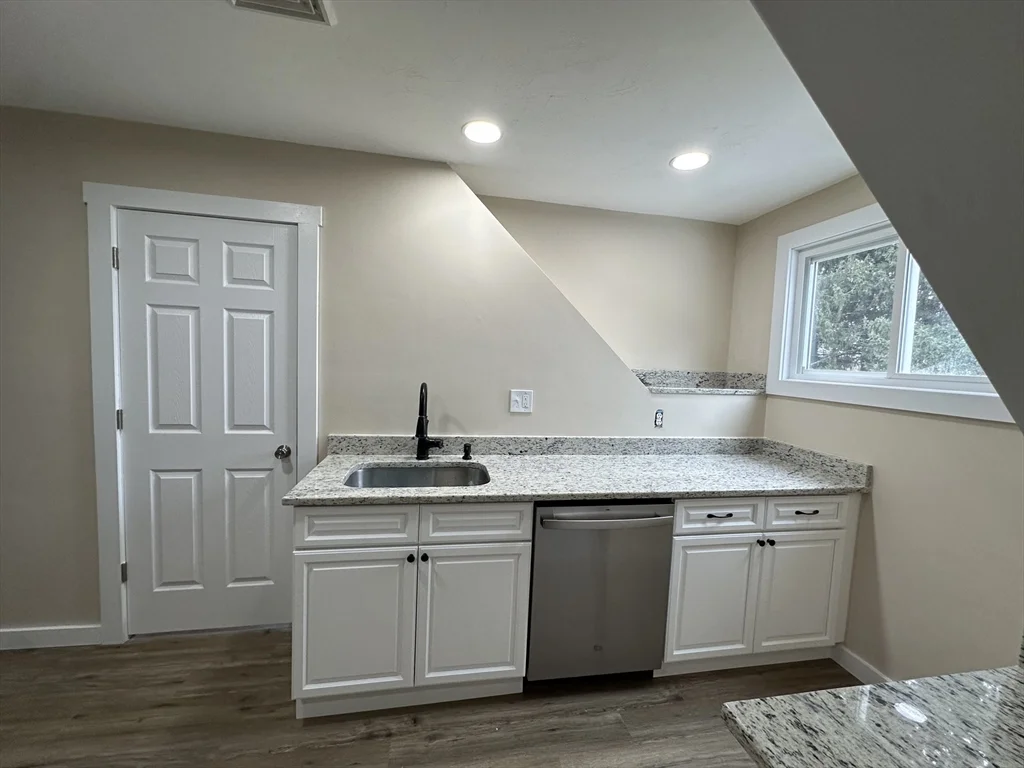 2 bed, 1 bath apartment for rent at 71 Flagg St Unit 3, Clinton — photo 2 of 7
