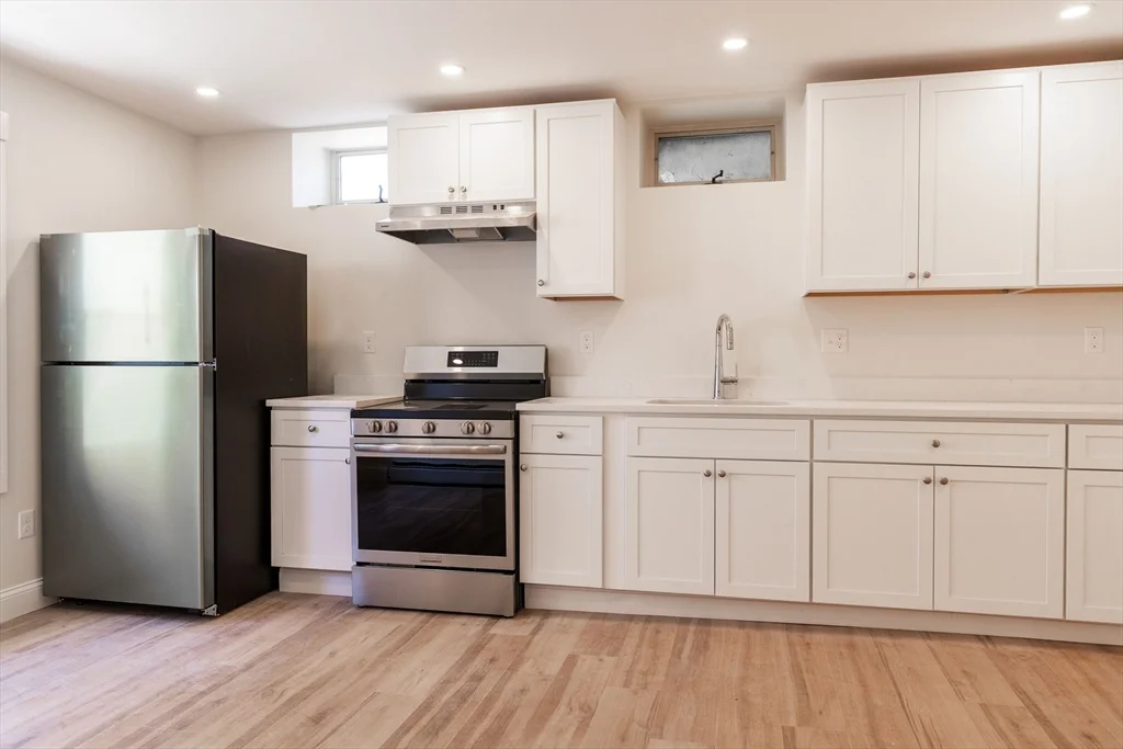 1 bed, 1 bath apartment for rent at 71 Friend St Unit 1L, Gloucester — photo 1 of 8
