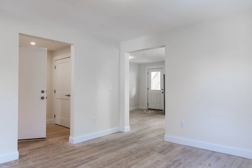 3 bed, 1 bath apartment for rent at 71 Friend St Unit 2nd, Gloucester — photo 12 of 18