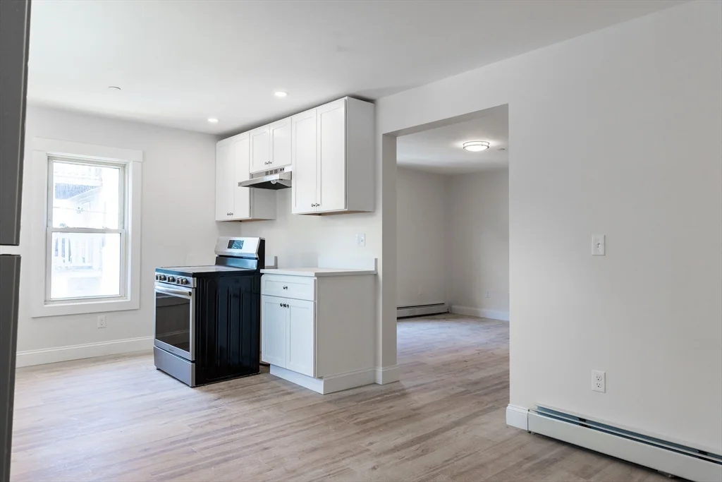 3 bed, 1 bath apartment for rent at 71 Friend St Unit 3rd, Gloucester — photo 2 of 17