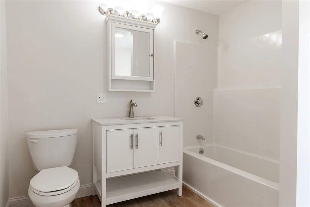 3 bed, 1 bath apartment for rent at 71 Friend St Unit 3rd, Gloucester — photo 15 of 17