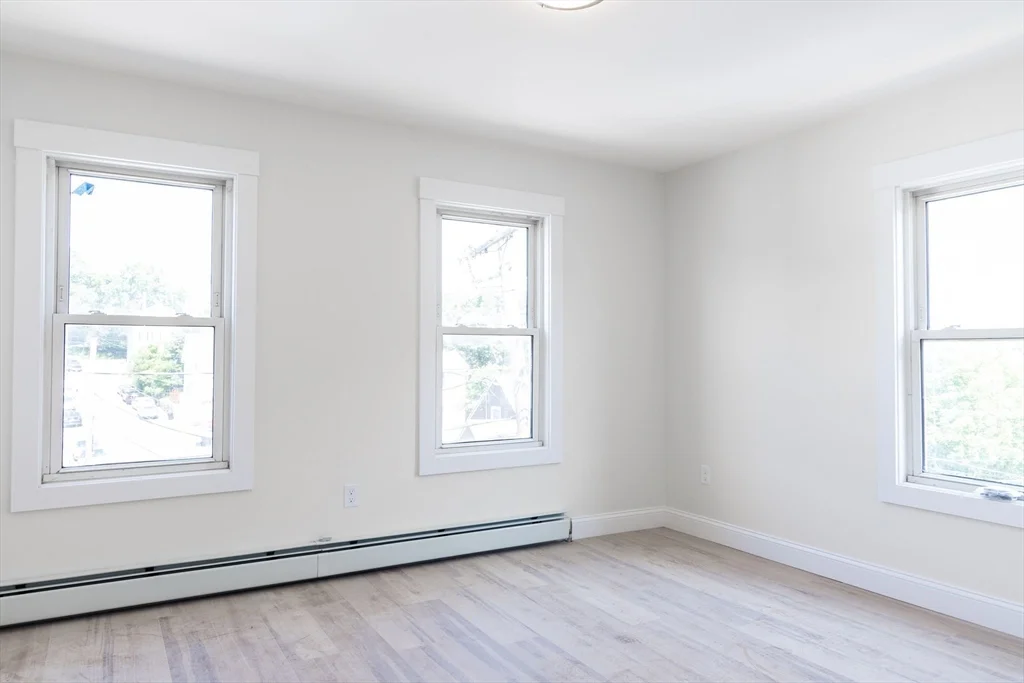 3 bed, 1 bath apartment for rent at 71 Friend St Unit 3rd, Gloucester — photo 5 of 17