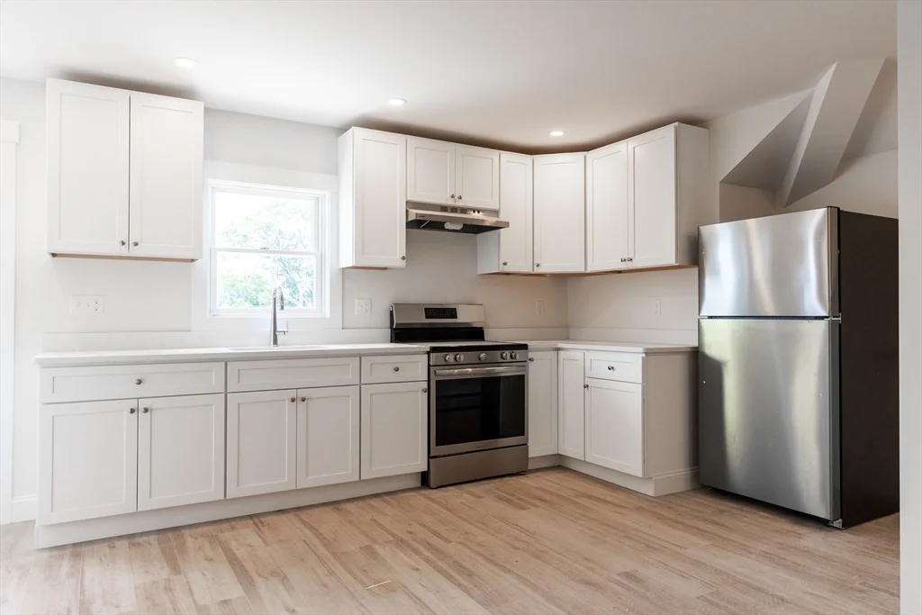 2 bed, 1 bath apartment for rent at 71 Friend St Unit 4th, Gloucester