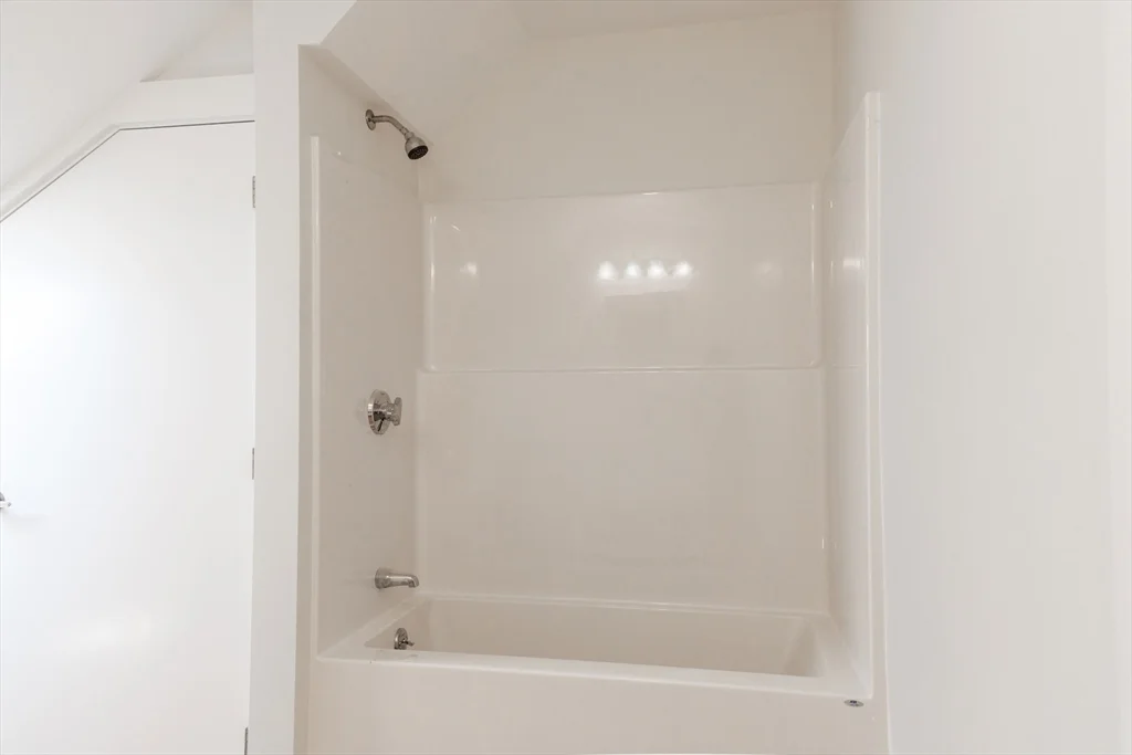 2 bed, 1 bath apartment for rent at 71 Friend St Unit 4th, Gloucester — photo 9 of 13