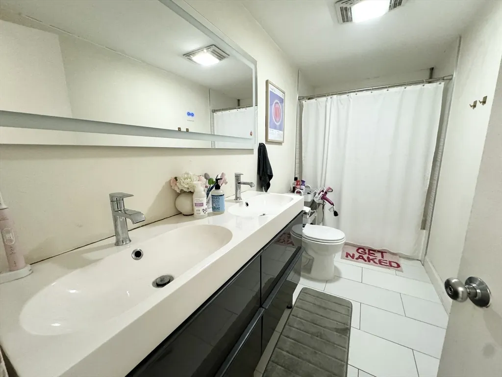 3 bed, 1 bath apartment for rent at 71 Gainsborough Unit 101, Boston — photo 8 of 9