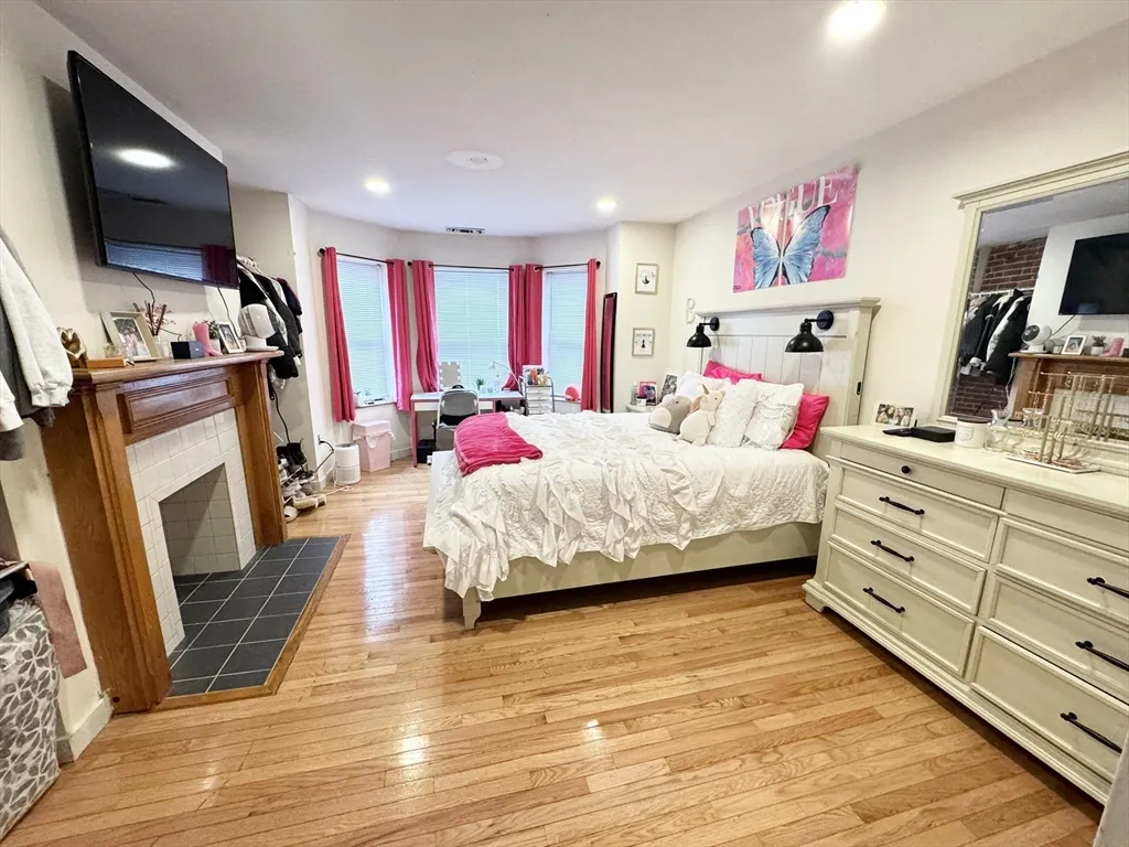 3 bed, 1 bath apartment for rent at 71 Gainsborough Unit 101, Boston — photo 4 of 9