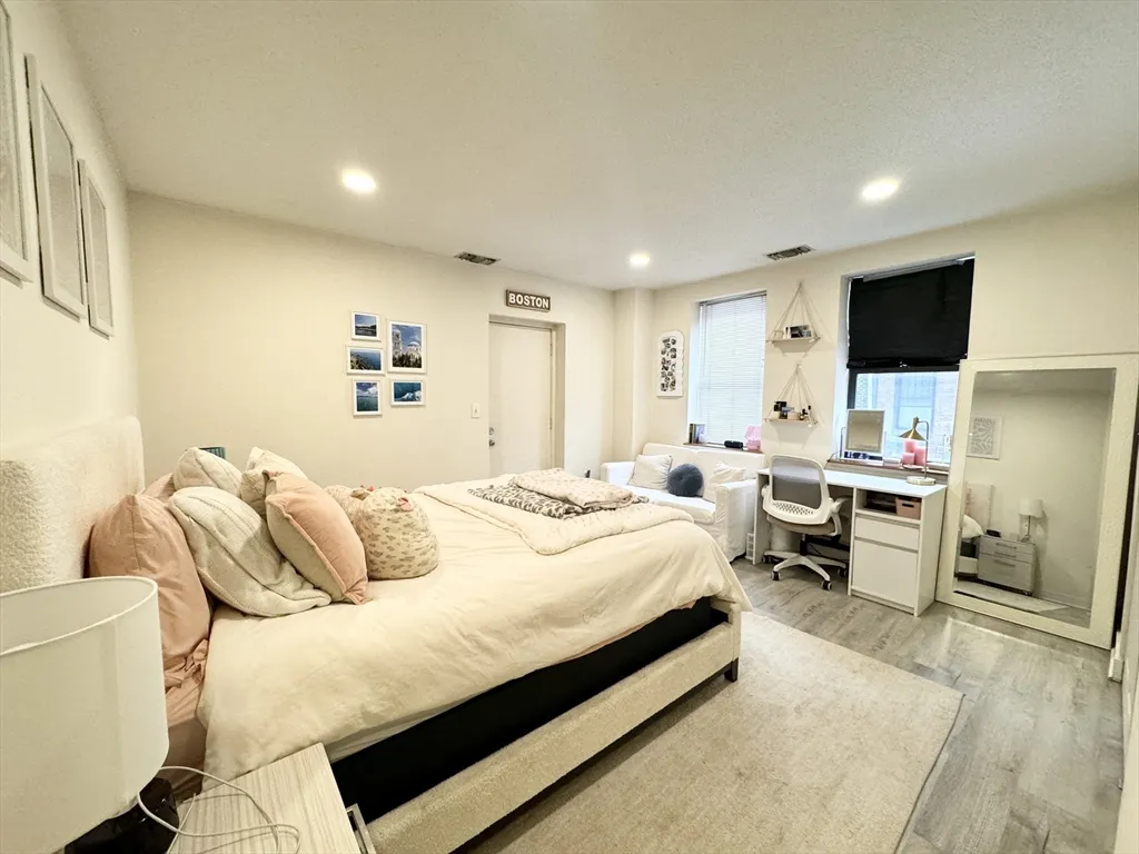 3 bed, 1 bath apartment for rent at 71 Gainsborough Unit 101, Boston — photo 7 of 9