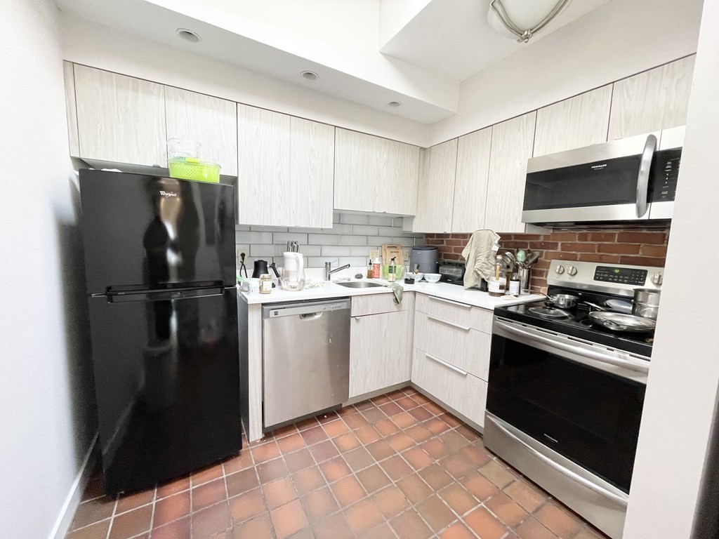1 bed, 1 bath apartment for rent at 71 Gainsborough Unit 301, Boston
