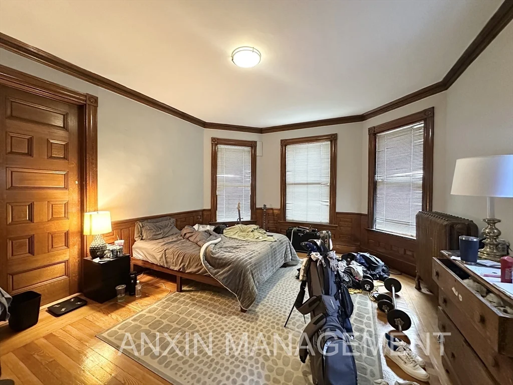 4 bed, 2 bath apartment for rent at 71 Gardner St Unit 1, Allston — photo 2 of 15