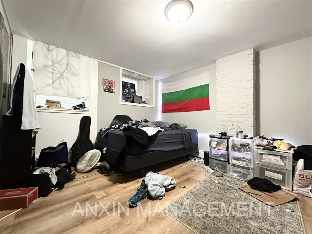 4 bed, 2 bath apartment for rent at 71 Gardner St Unit 1, Allston — photo 10 of 15