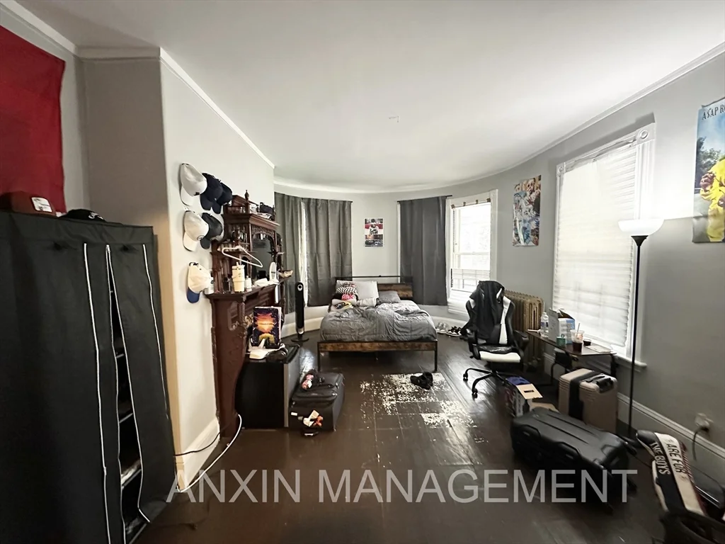 4 bed, 2 bath apartment for rent at 71 Gardner St Unit 1, Allston — photo 4 of 15