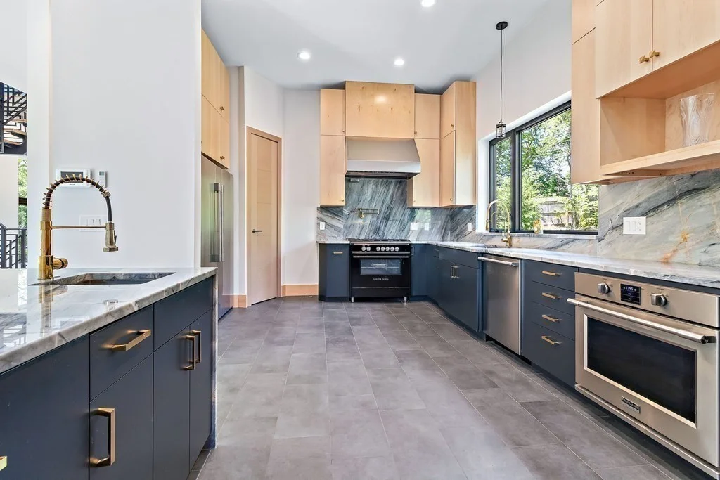 4 bed, 4+ bath apartment for rent at 71 Grove St, Chestnut Hill — photo 5 of 20