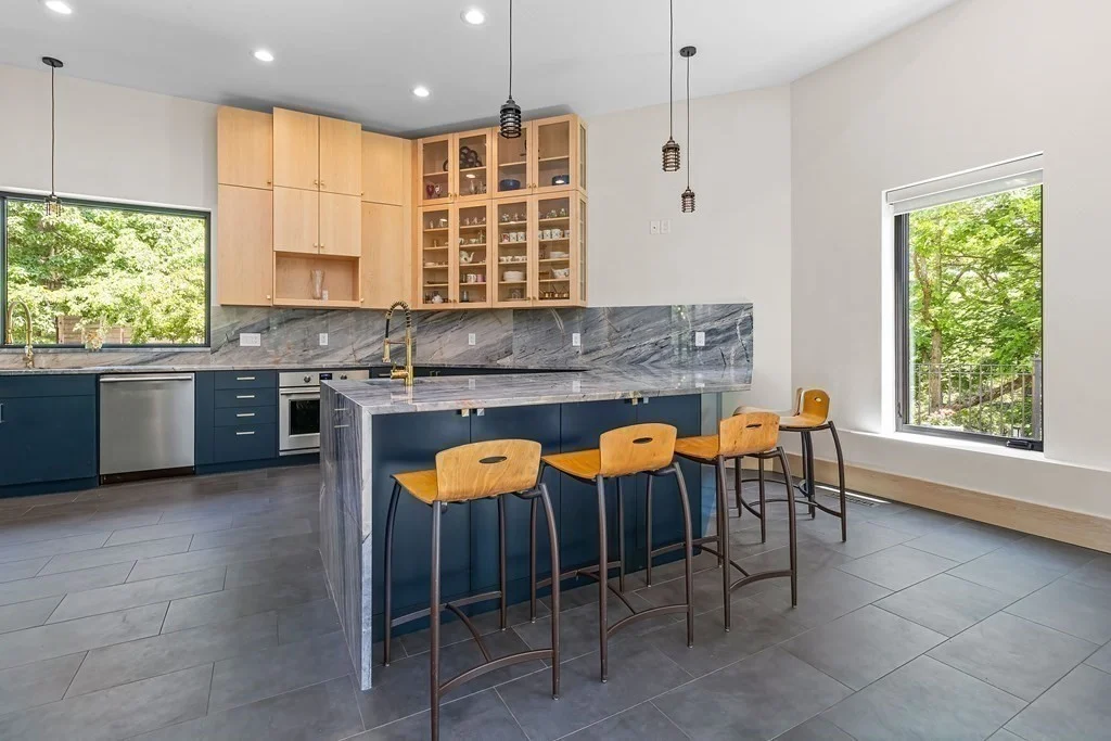 4 bed, 4+ bath apartment for rent at 71 Grove St, Chestnut Hill — photo 7 of 20