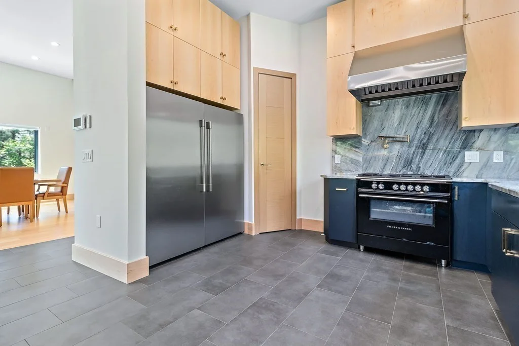 4 bed, 4+ bath apartment for rent at 71 Grove St, Chestnut Hill — photo 6 of 20