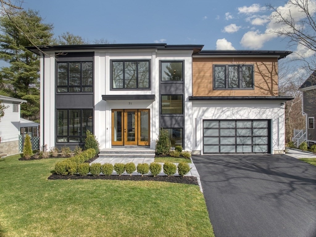 6 bed, 4+ bath apartment for rent at 71 Harwich Rd, Chestnut Hill — photo 1 of 36