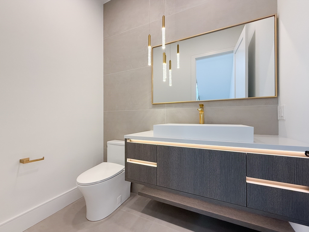 6 bed, 4+ bath apartment for rent at 71 Harwich Rd, Chestnut Hill — photo 8 of 36