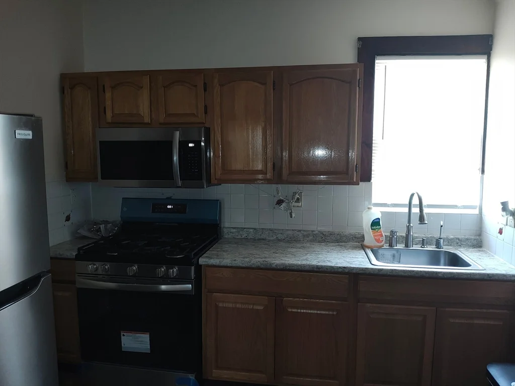 2 bed, 1 bath apartment for rent at 71 Heath St Unit 2, Jamaica Plain — photo 2 of 7