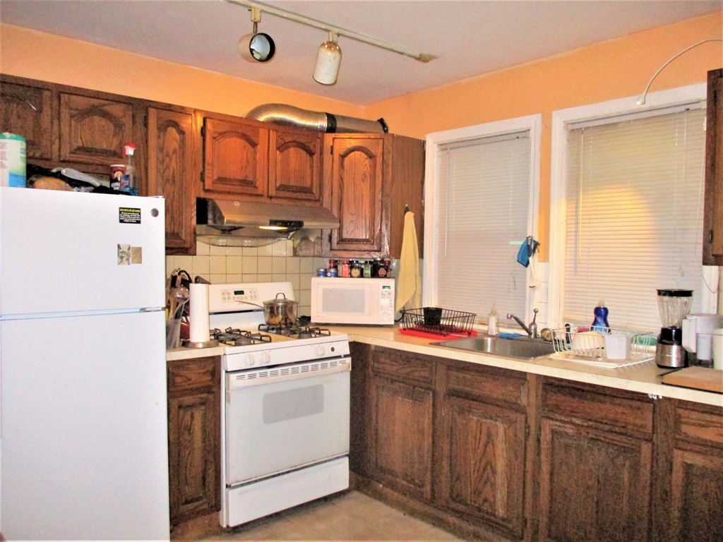2 bed, 1 bath apartment for rent at 71 Hooker St Unit 1, Allston — photo 6 of 11