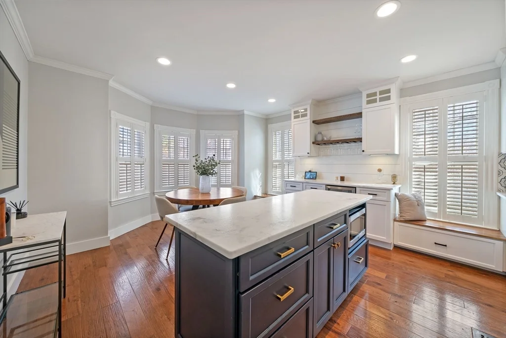 3 bed, 2 bath apartment for rent at 71 King St Unit 71, Swampscott — photo 9 of 20
