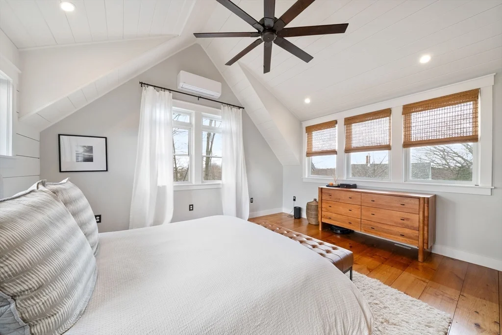 3 bed, 2 bath apartment for rent at 71 King St Unit 71, Swampscott — photo 13 of 20