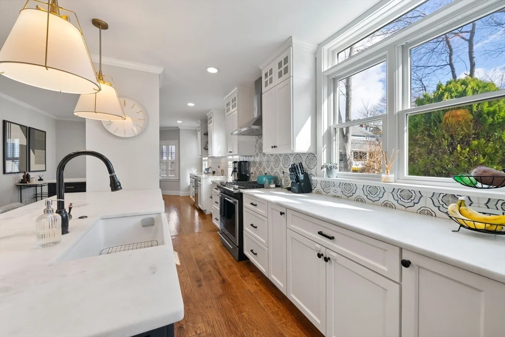3 bed, 2 bath apartment for rent at 71 King St Unit 71, Swampscott — photo 6 of 20