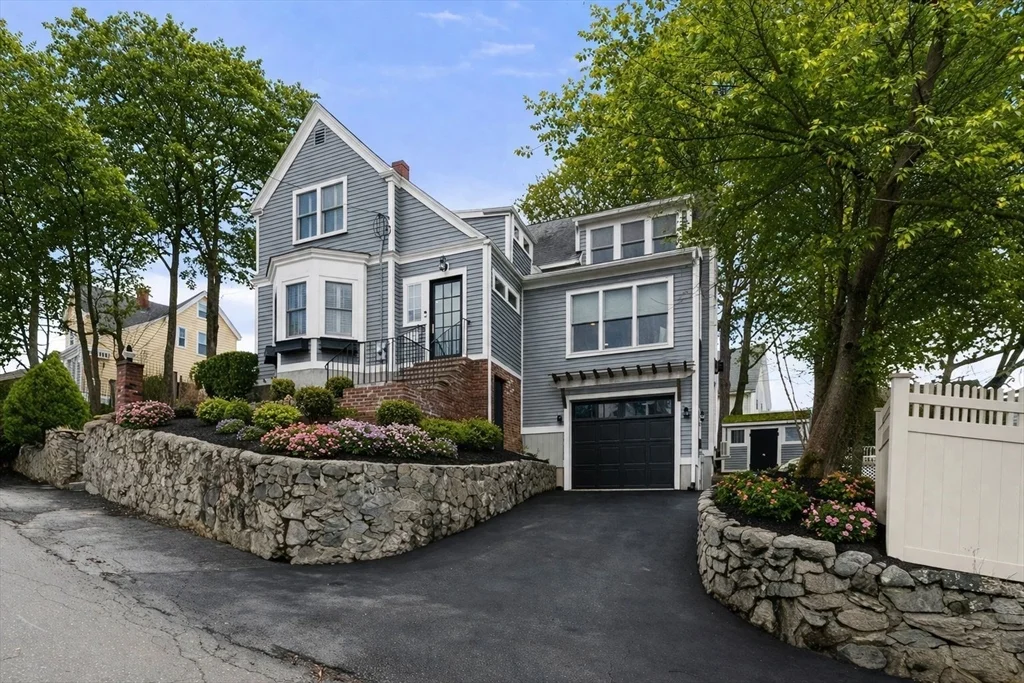 3 bed, 2 bath apartment for rent at 71 King St Unit 71, Swampscott — photo 1 of 20
