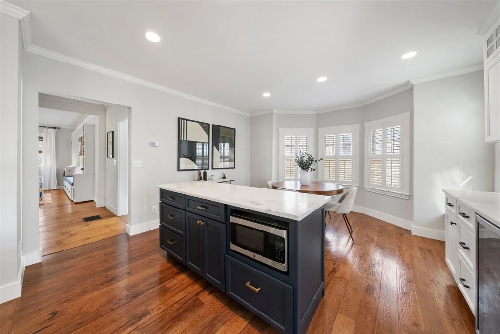 3 bed, 2 bath apartment for rent at 71 King St Unit 71, Swampscott — photo 8 of 20