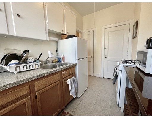 1 bed, 1 bath apartment for rent at 71 Martin St Unit 2, Neighborhood Nine — photo 4 of 12