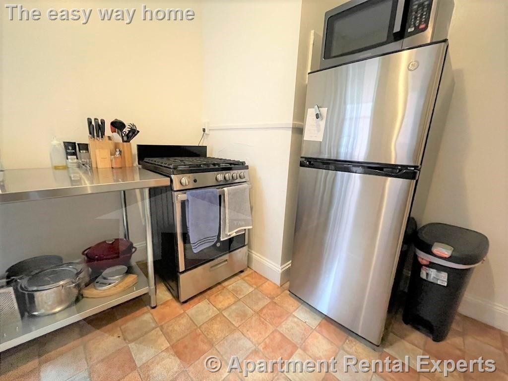 1 bed, 1 bath apartment for rent at 71 Martin St Unit 3, Harvard Square — photo 5 of 18