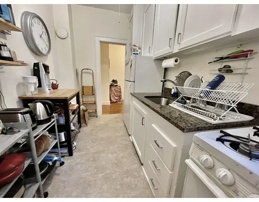 1 bed, 1 bath apartment for rent at 71 Martin St Unit 6, Neighborhood Nine — photo 2 of 13