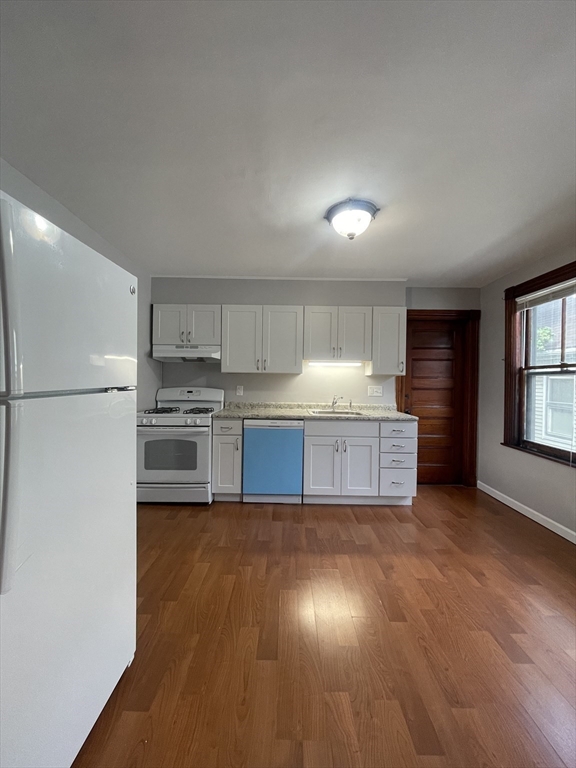 3 bed, 1 bath apartment for rent at 71 Mayfield Unit 2, Dorchester — photo 16 of 33