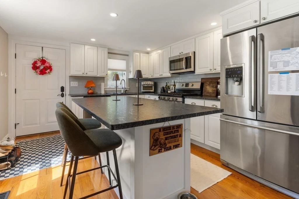 2 bed, 1 bath apartment for rent at 71 North St Unit 71, Hingham — photo 6 of 14