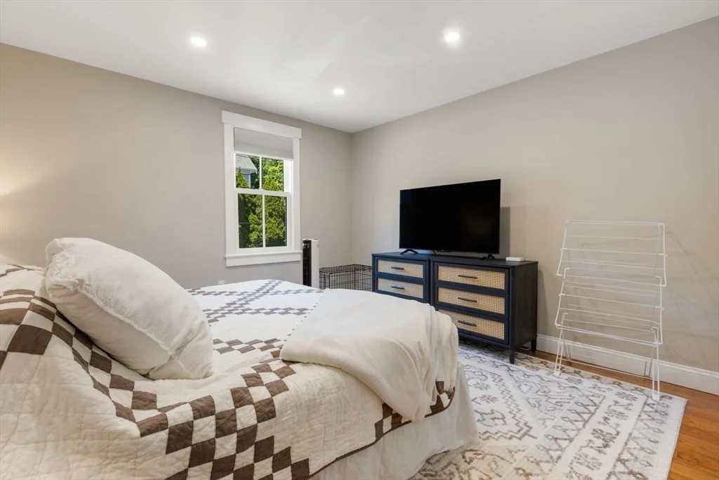 2 bed, 1 bath apartment for rent at 71 North St Unit 71, Hingham — photo 11 of 14