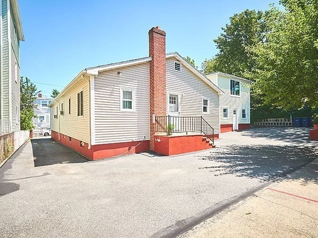 4 bed, 1 bath apartment for rent at 71 Oak St, Union Square — photo 3 of 18